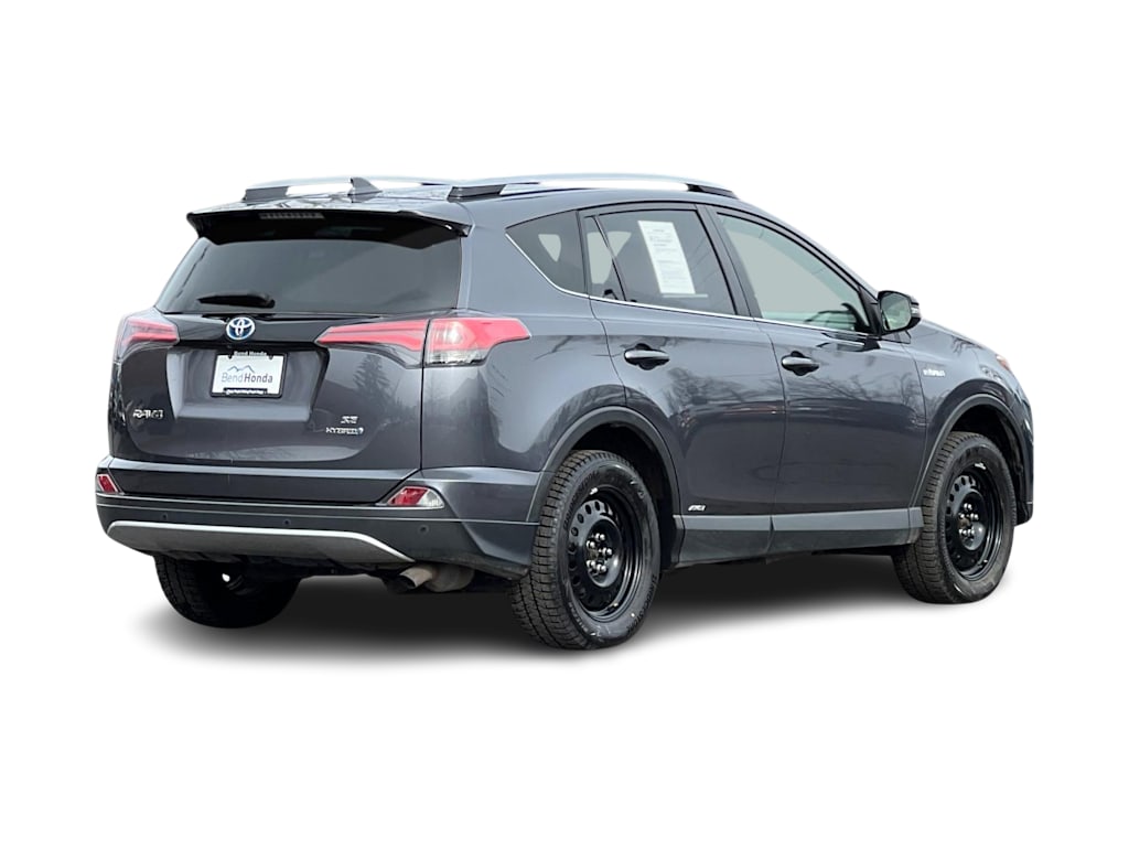 2018 Toyota RAV4 SE 17