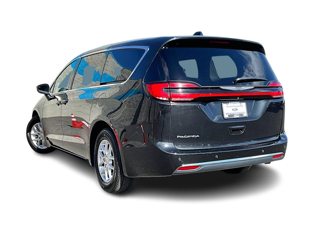 Thumbnail: 2023 Chrysler Pacifica - 4