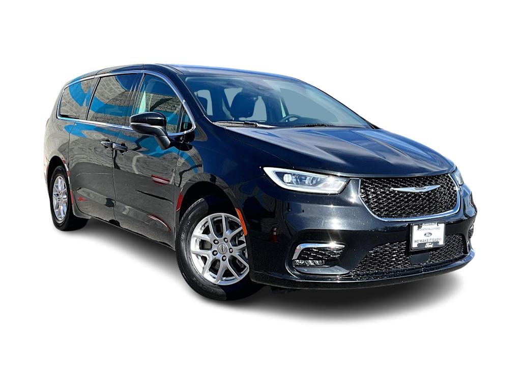 Thumbnail: 2023 Chrysler Pacifica - 21