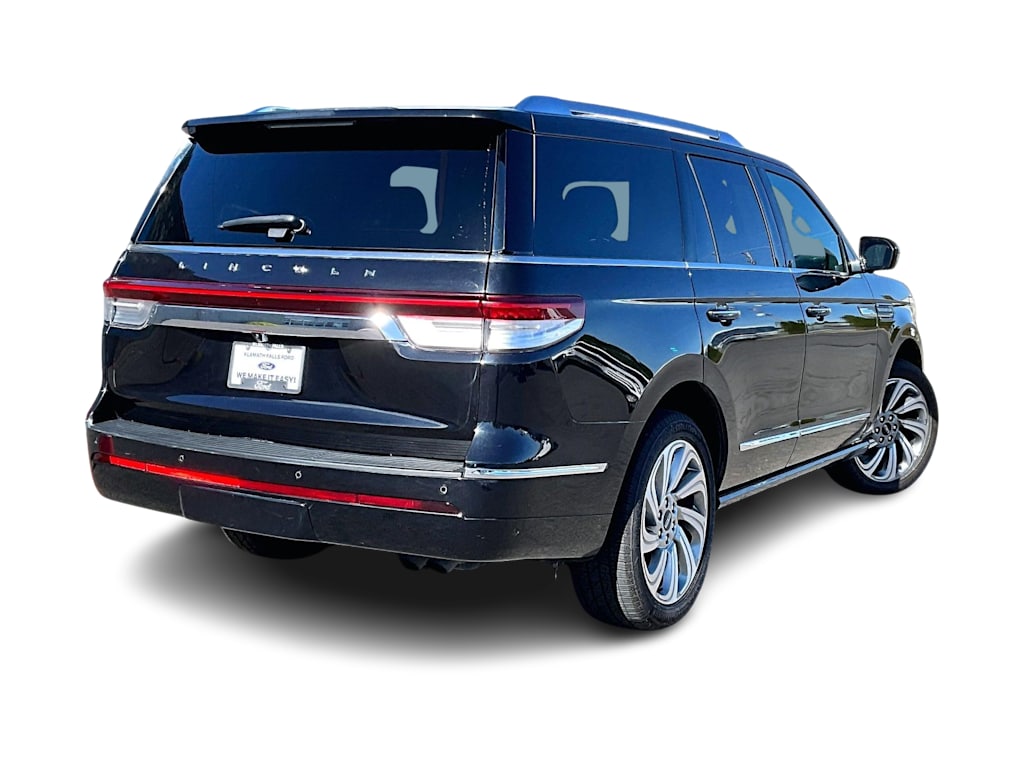 Thumbnail: 2023 Lincoln Navigator - 21