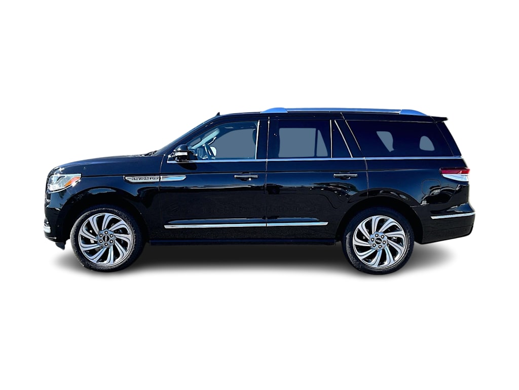 Thumbnail: 2023 Lincoln Navigator - 3