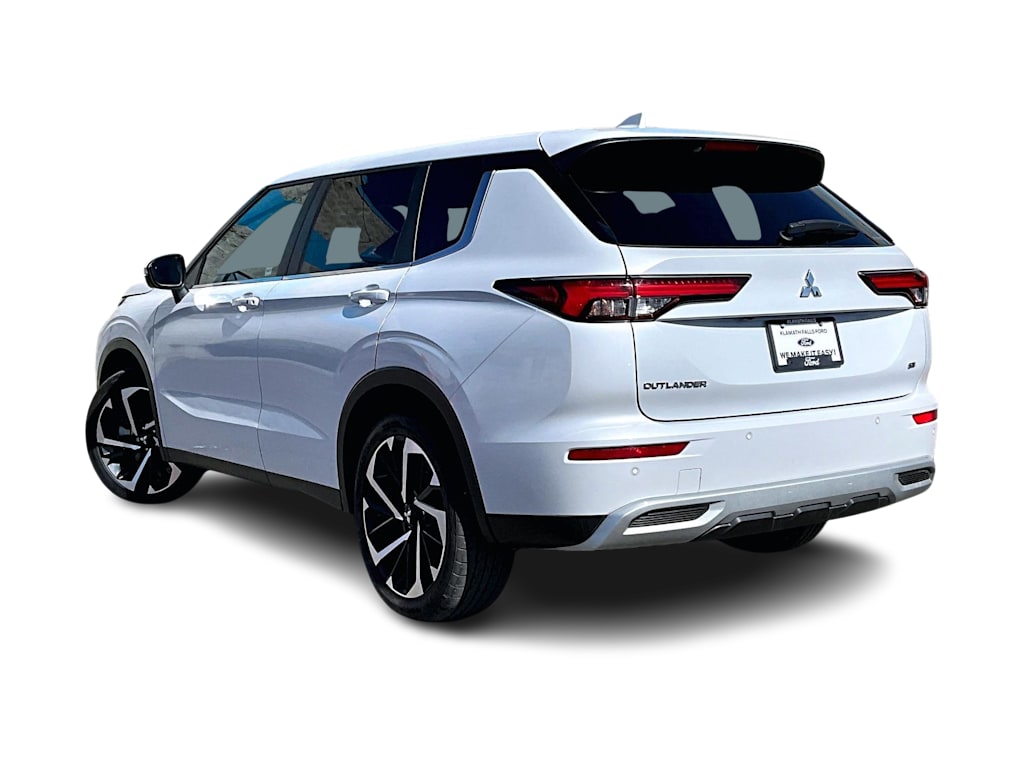 Thumbnail: 2022 Mitsubishi Outlander - 4