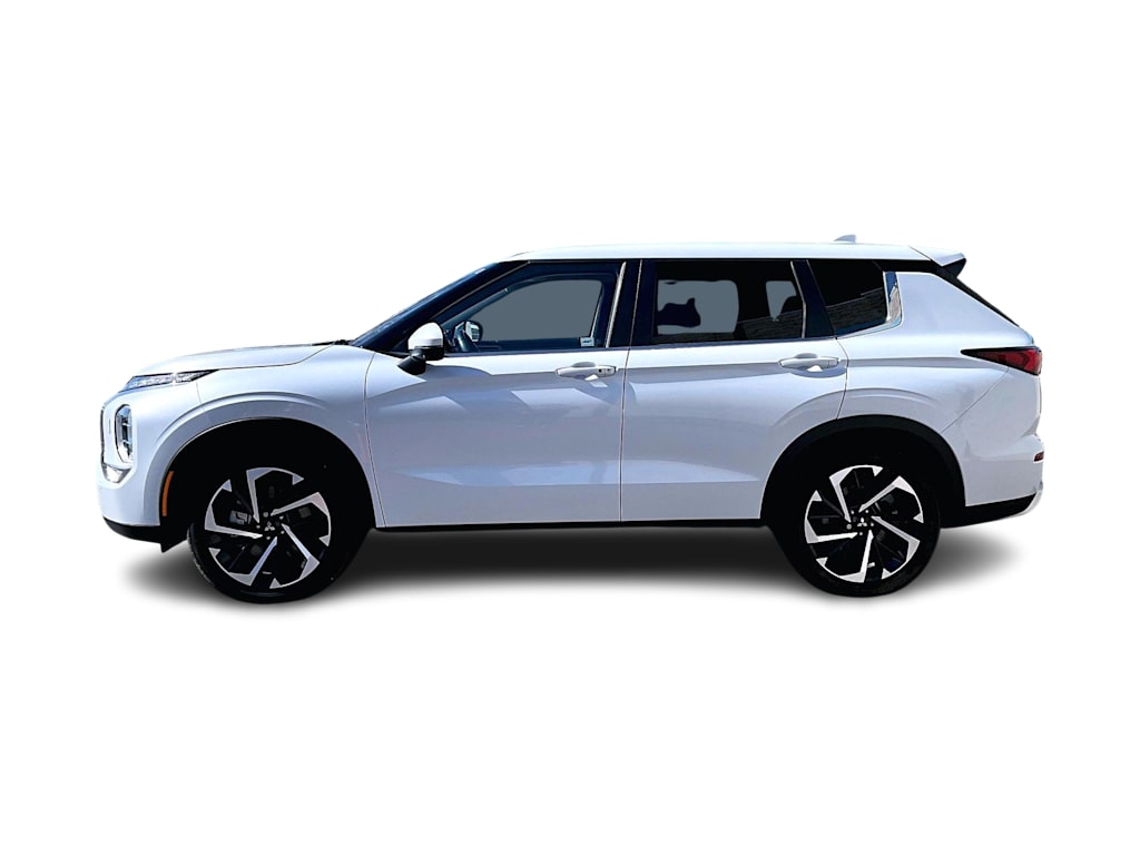 Thumbnail: 2022 Mitsubishi Outlander - 3