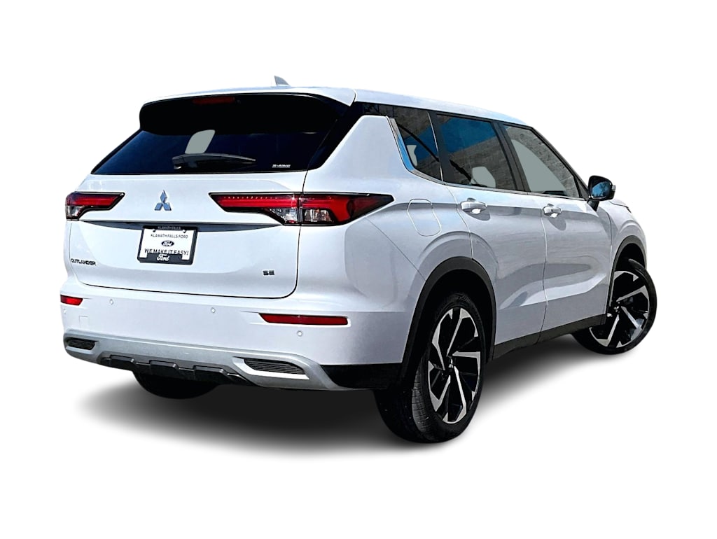 Thumbnail: 2022 Mitsubishi Outlander - 23