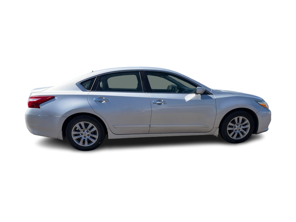 Thumbnail: 2017 Nissan Altima - 13