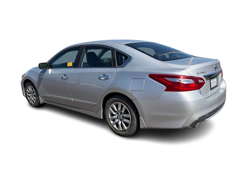 Thumbnail: 2017 Nissan Altima - 3