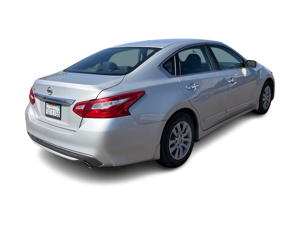 Thumbnail: 2017 Nissan Altima - 14