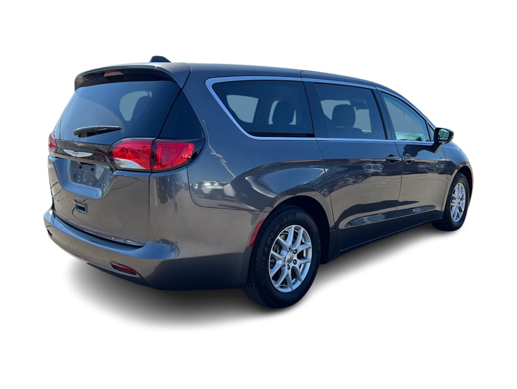 Thumbnail: 2023 Chrysler Voyager - 19