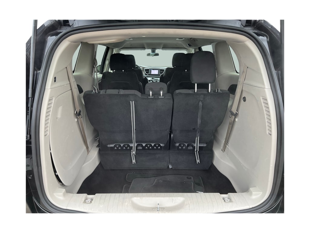 Thumbnail: 2022 Chrysler Voyager - 18