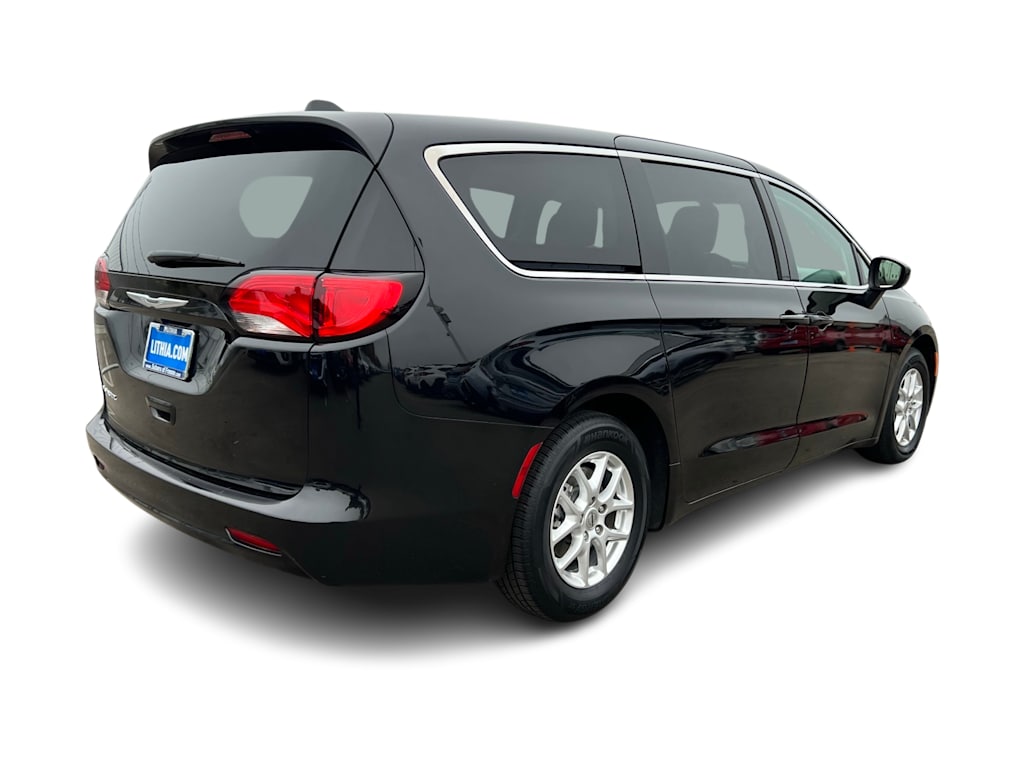 Thumbnail: 2022 Chrysler Voyager - 22