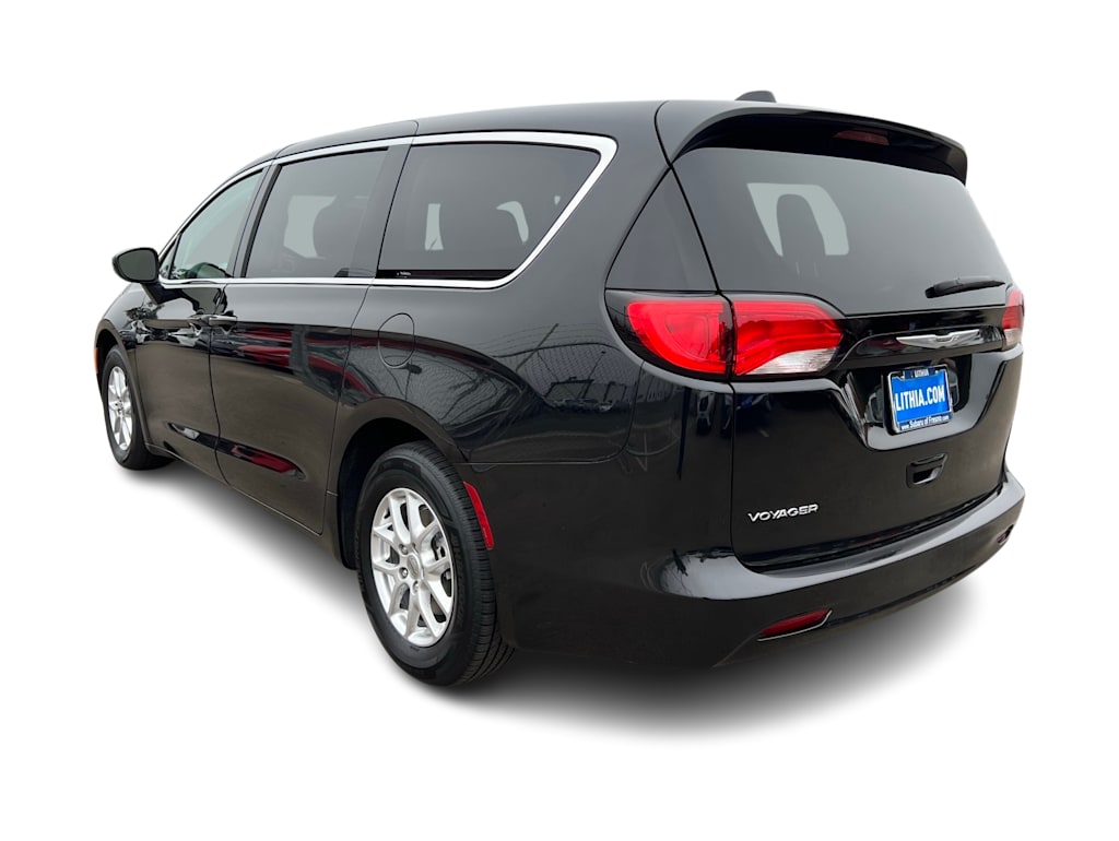 Thumbnail: 2022 Chrysler Voyager - 4