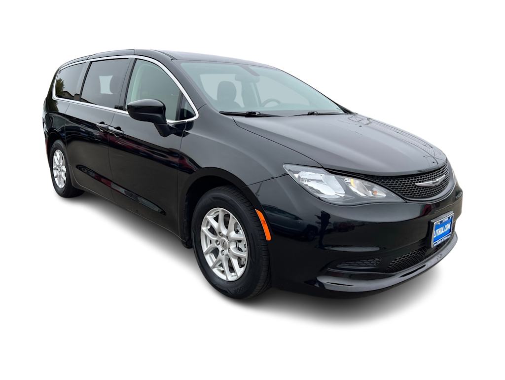 Thumbnail: 2022 Chrysler Voyager - 24