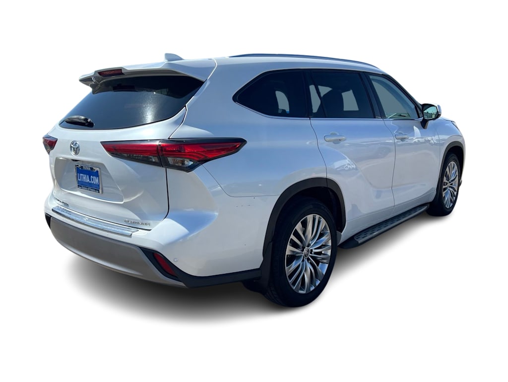 Thumbnail: 2023 Toyota Highlander - 20