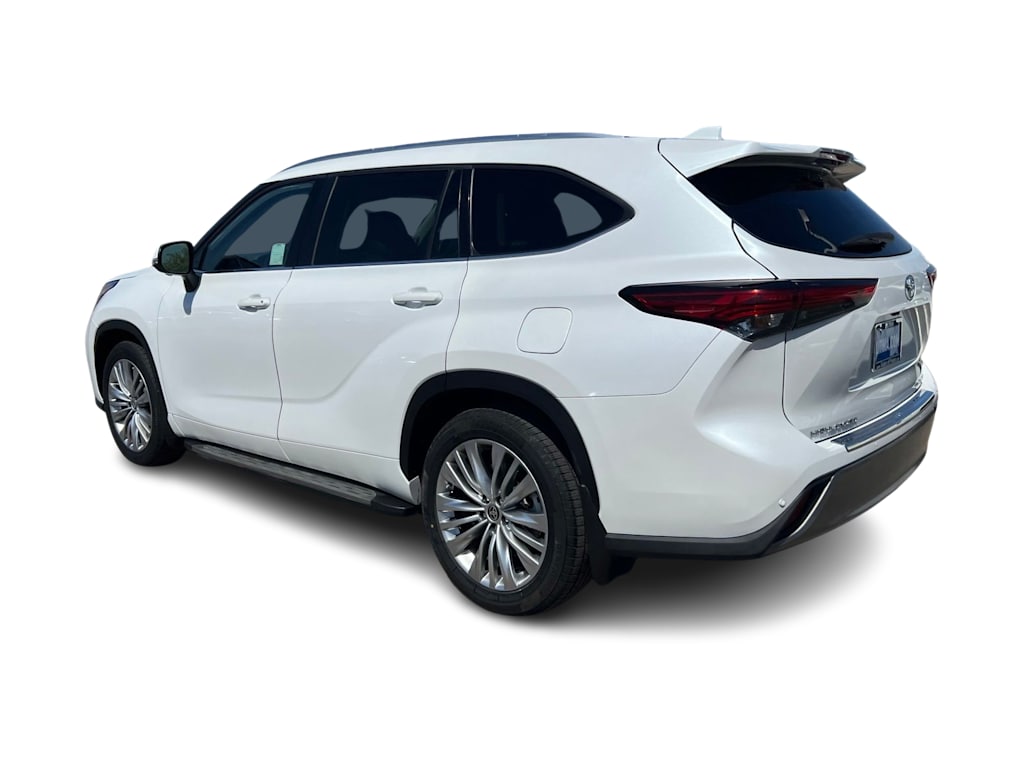 Thumbnail: 2023 Toyota Highlander - 4