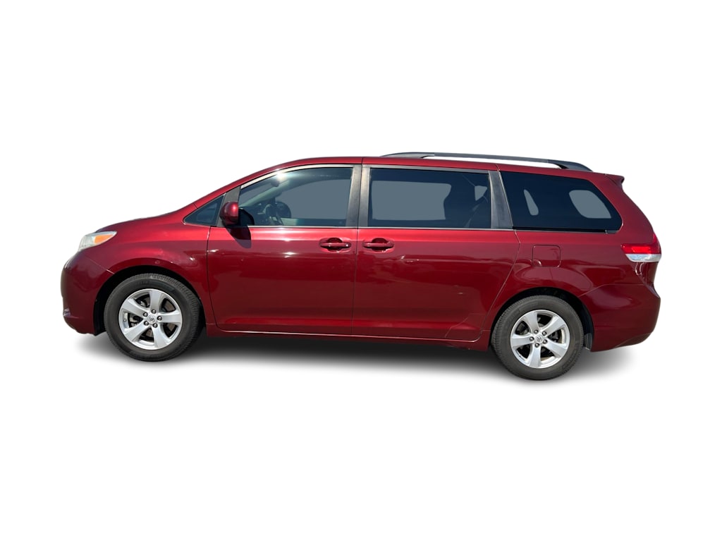 Thumbnail: 2014 Toyota Sienna - 3