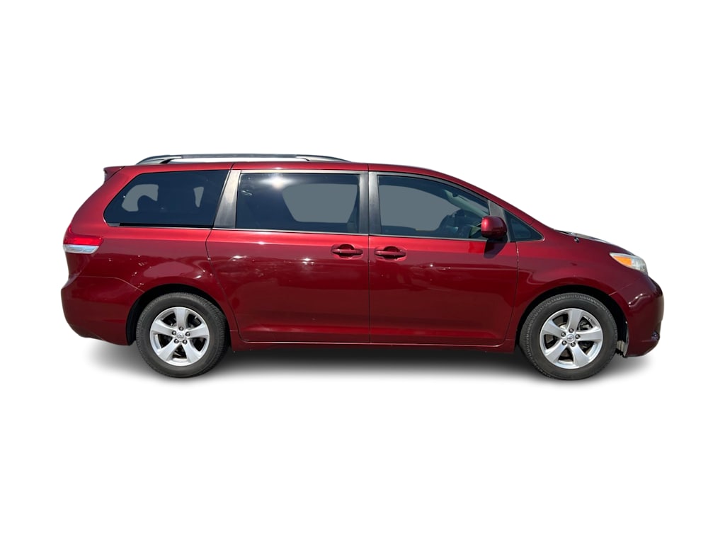 Thumbnail: 2014 Toyota Sienna - 21