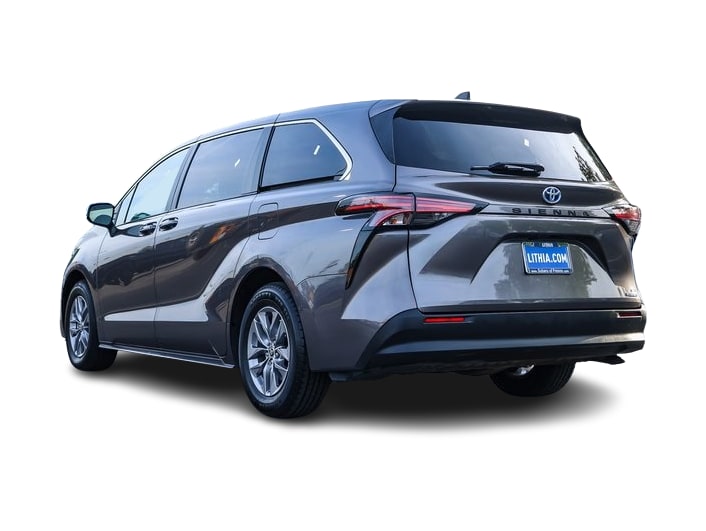 2022 Toyota Sienna LE 3