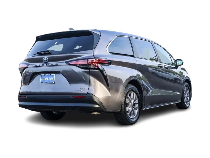 2022 Toyota Sienna LE 19