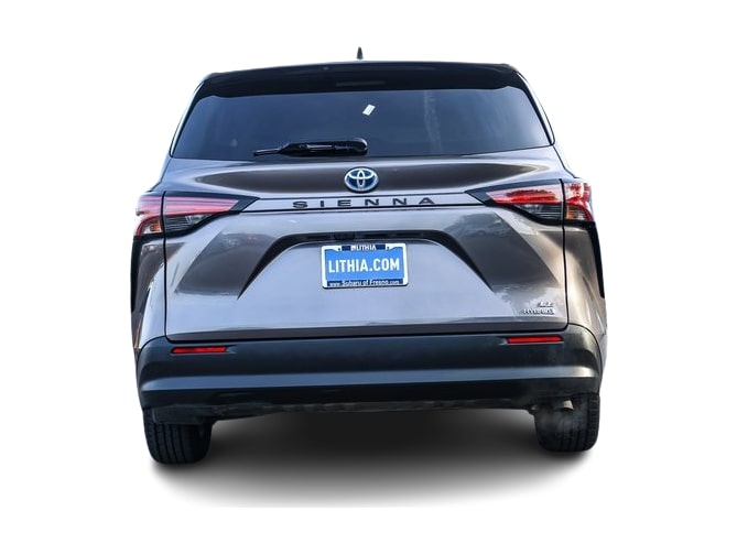 2022 Toyota Sienna LE 4