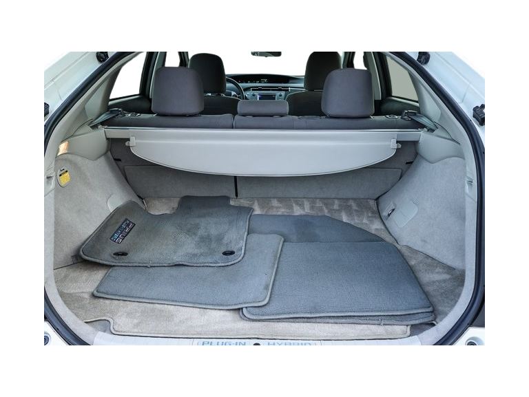 2014 Toyota Prius Plug-in 17