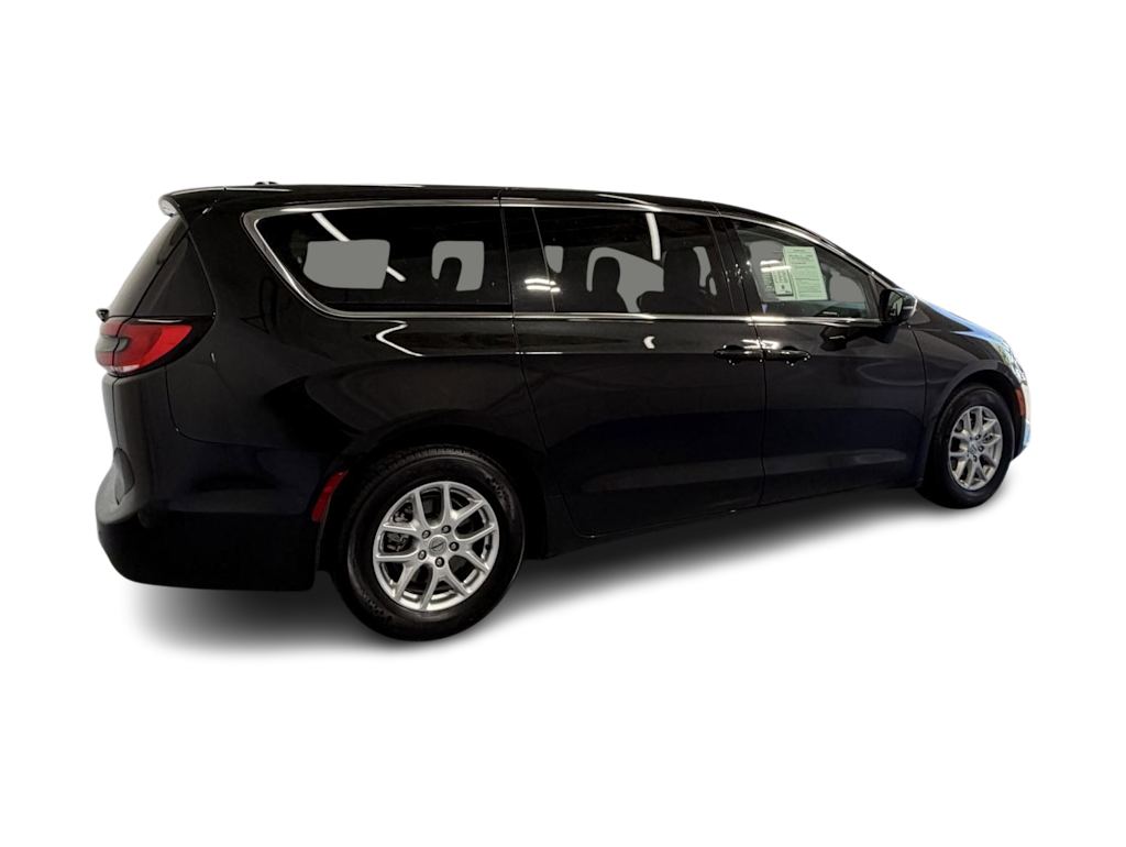Thumbnail: 2023 Chrysler Pacifica - 14