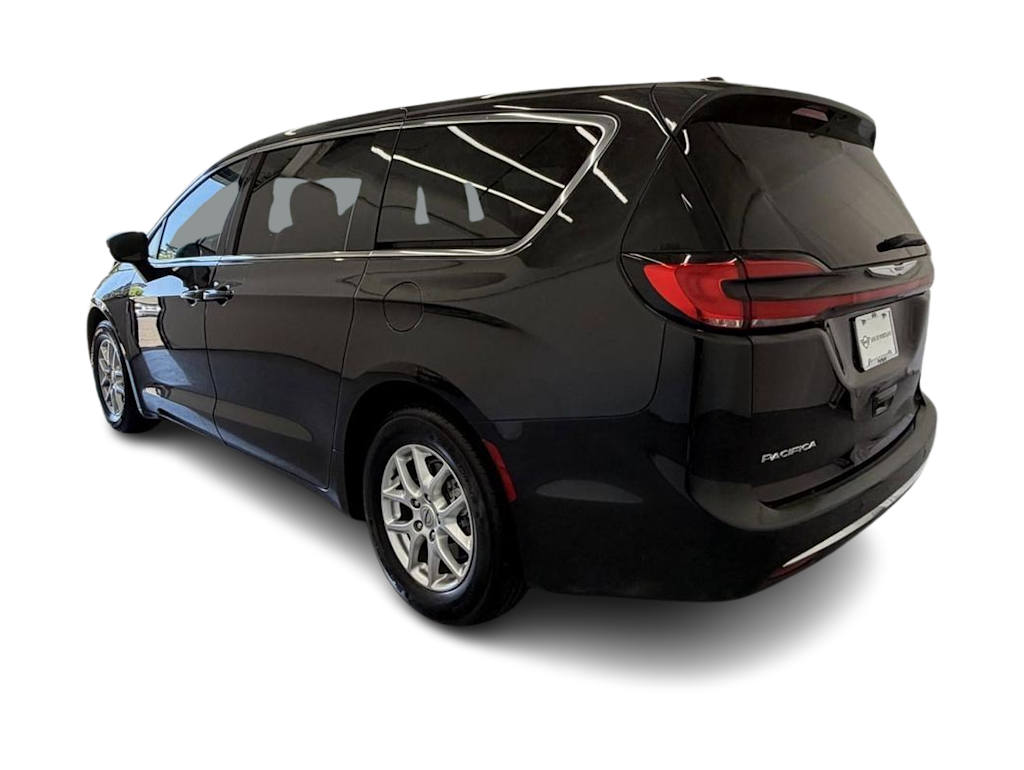 Thumbnail: 2023 Chrysler Pacifica - 4