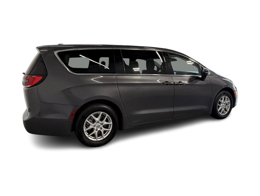 Thumbnail: 2023 Chrysler Pacifica - 16