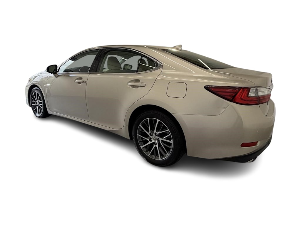 Thumbnail: 2017 Lexus ES - 4
