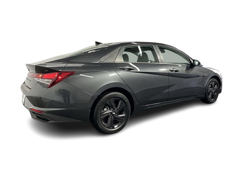 Thumbnail: 2022 Hyundai Elantra - 17