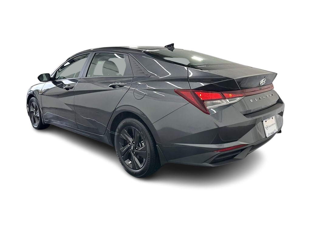 Thumbnail: 2022 Hyundai Elantra - 4