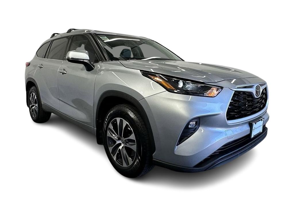 Thumbnail: 2022 Toyota Highlander - 16