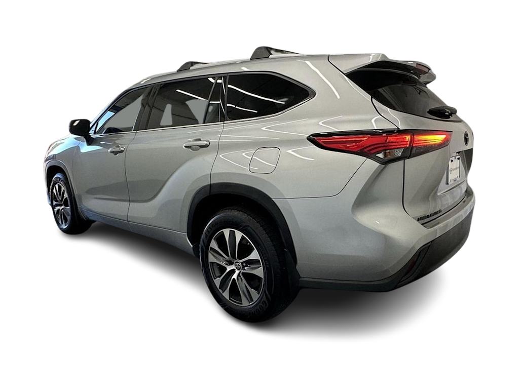 Thumbnail: 2022 Toyota Highlander - 3