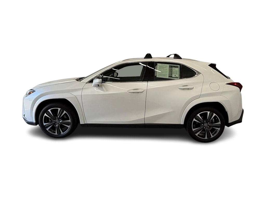 Thumbnail: 2024 Lexus UX - 3
