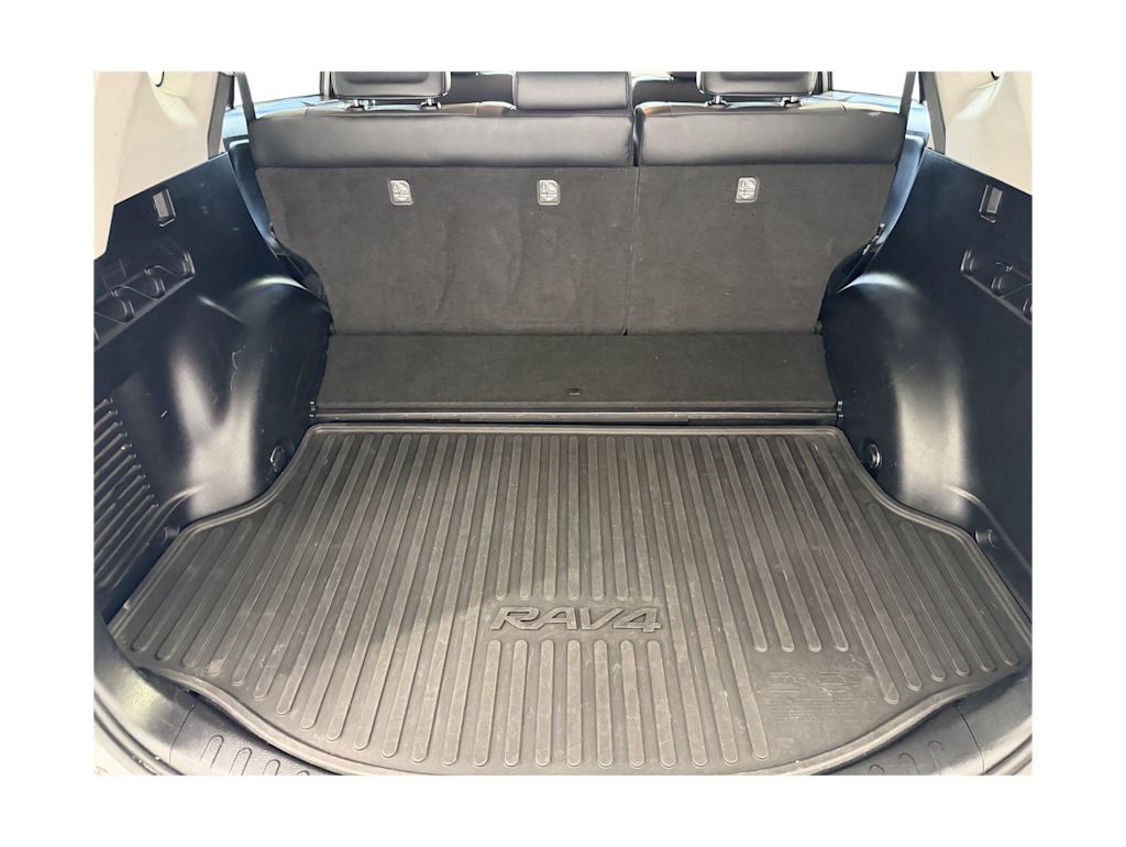 Thumbnail: 2018 Toyota RAV4 - 16
