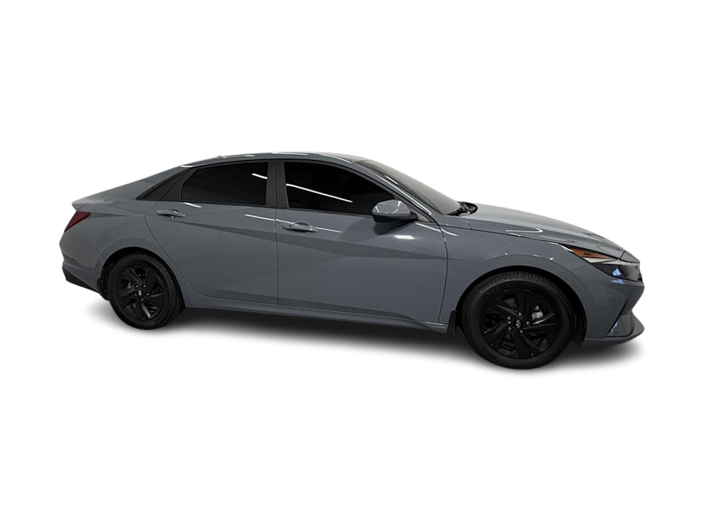 Thumbnail: 2022 Hyundai Elantra - 17