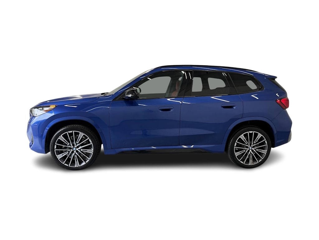Thumbnail: 2023 BMW X1 - 3