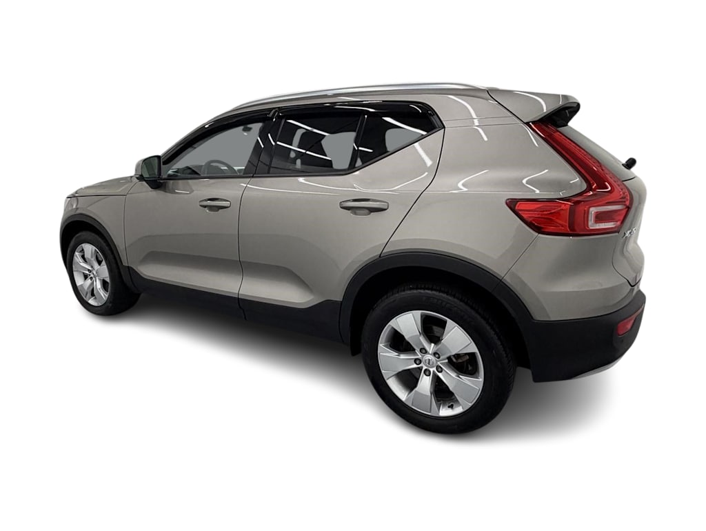 Thumbnail: 2022 Volvo XC40 - 4