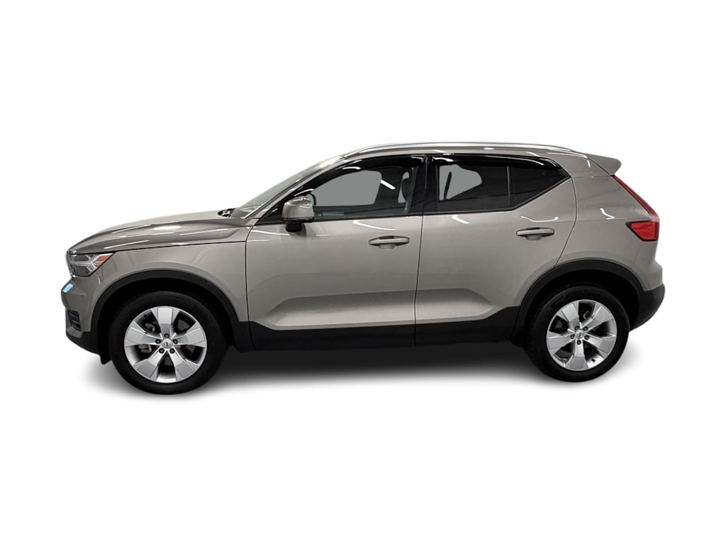 Thumbnail: 2022 Volvo XC40 - 3