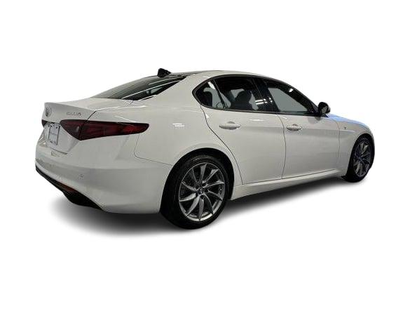 Thumbnail: 2022 Alfa Romeo Giulia - 16