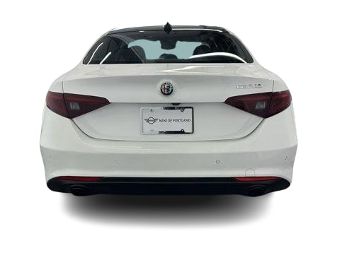 Thumbnail: 2022 Alfa Romeo Giulia - 5