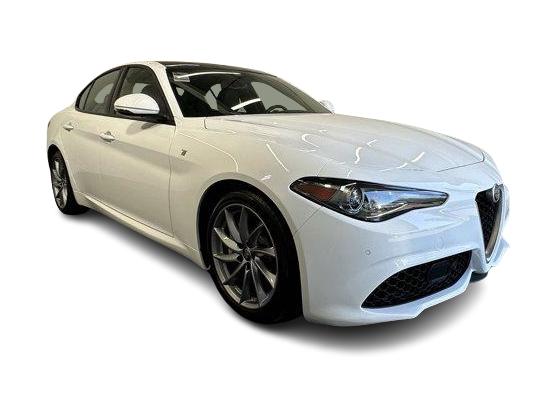 Thumbnail: 2022 Alfa Romeo Giulia - 17