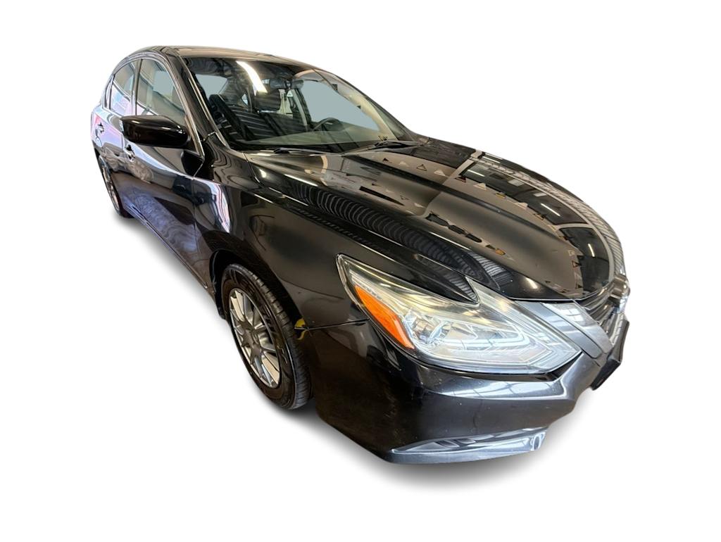 Thumbnail: 2017 Nissan Altima - 19