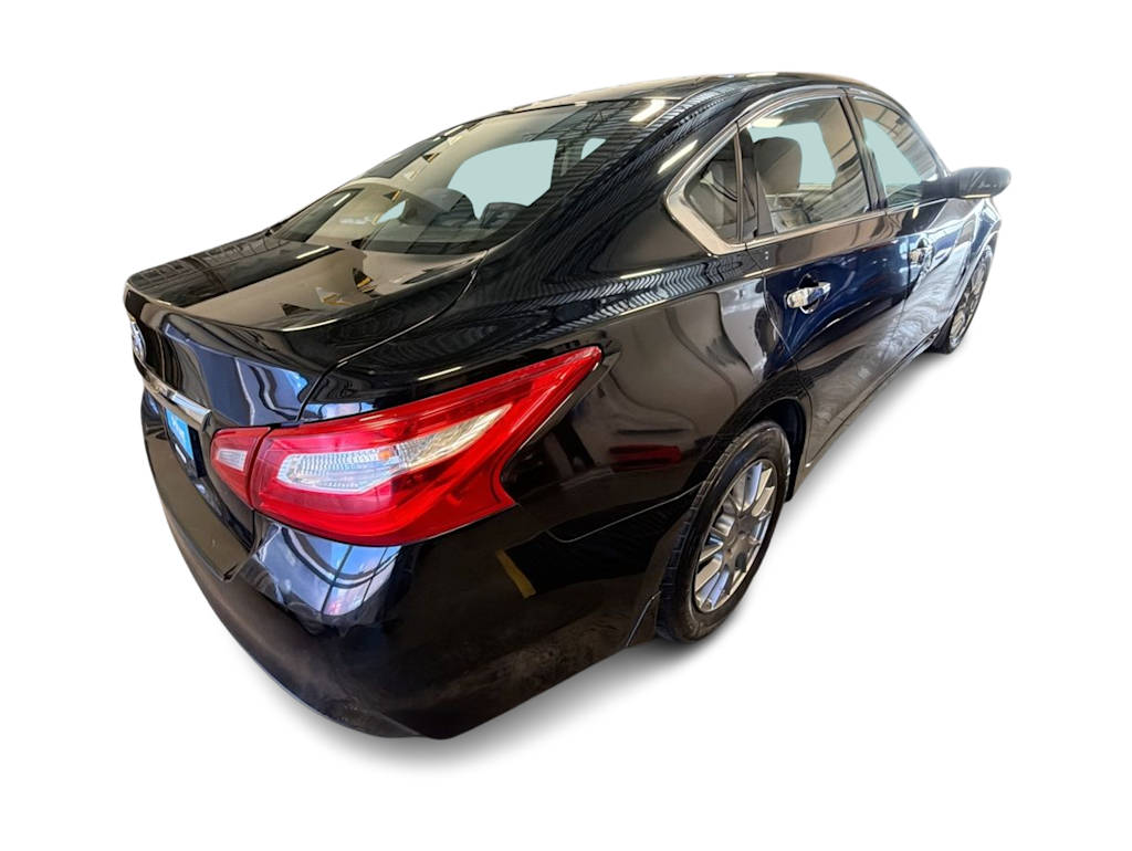 Thumbnail: 2017 Nissan Altima - 22