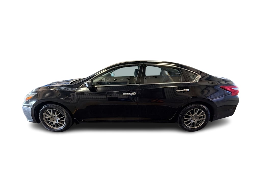 Thumbnail: 2017 Nissan Altima - 3