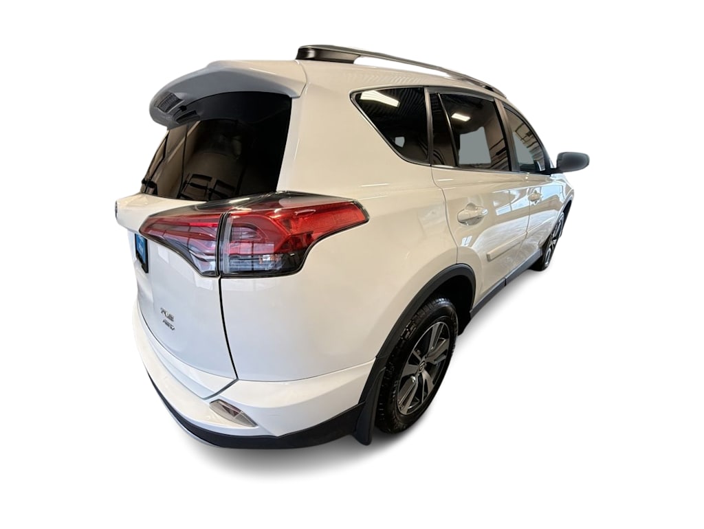 Thumbnail: 2018 Toyota RAV4 - 22