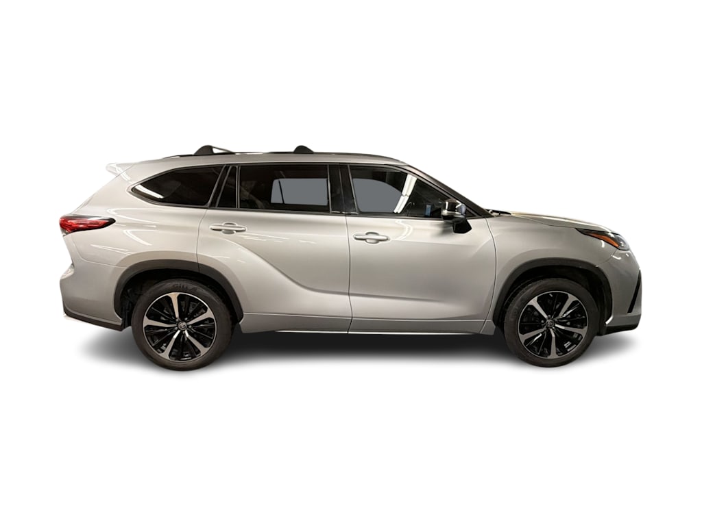 Thumbnail: 2022 Toyota Highlander - 21