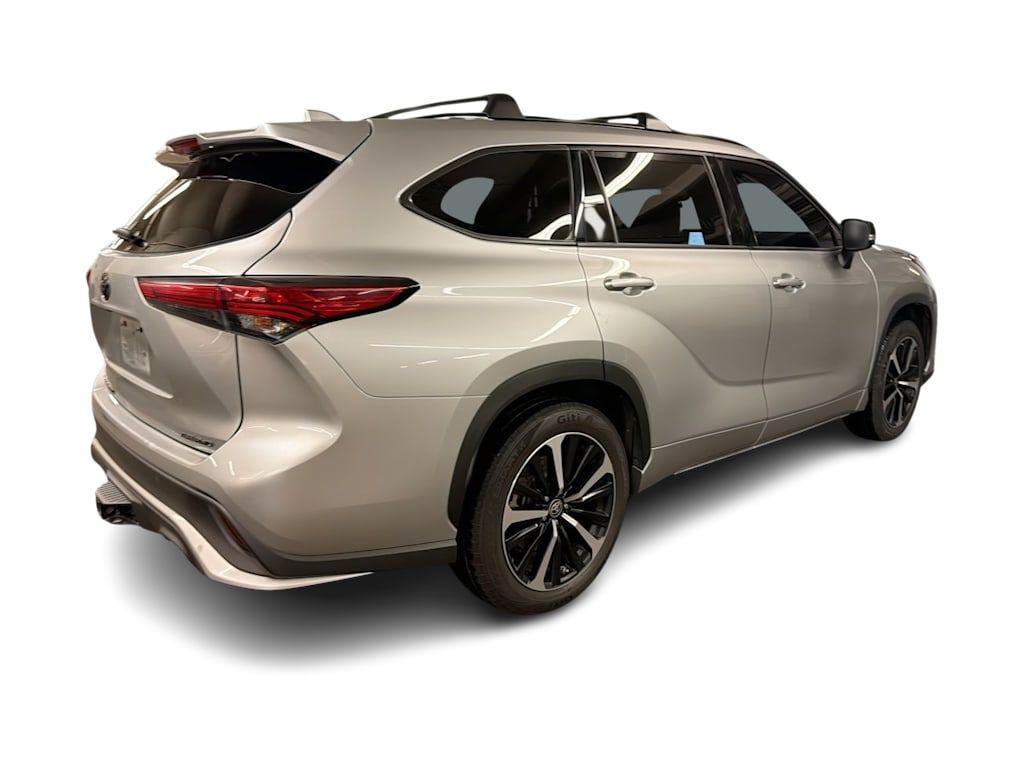 Thumbnail: 2022 Toyota Highlander - 20