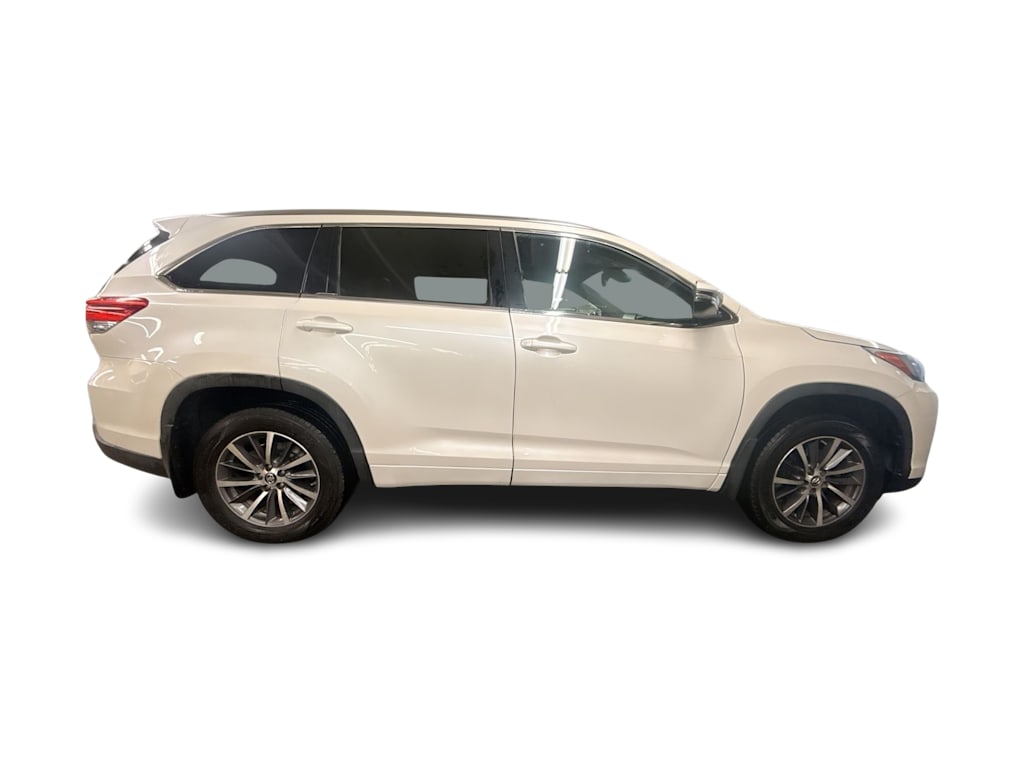 Thumbnail: 2017 Toyota Highlander - 14
