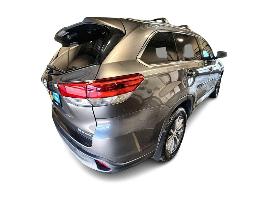 Thumbnail: 2019 Toyota Highlander - 22