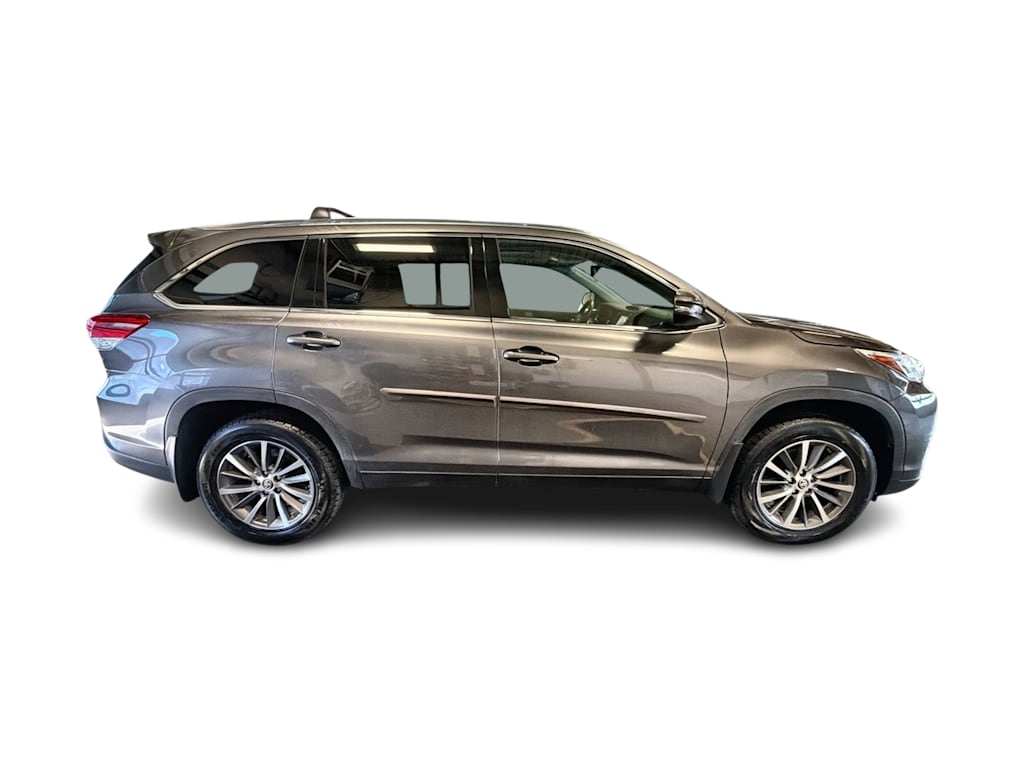 Thumbnail: 2019 Toyota Highlander - 23